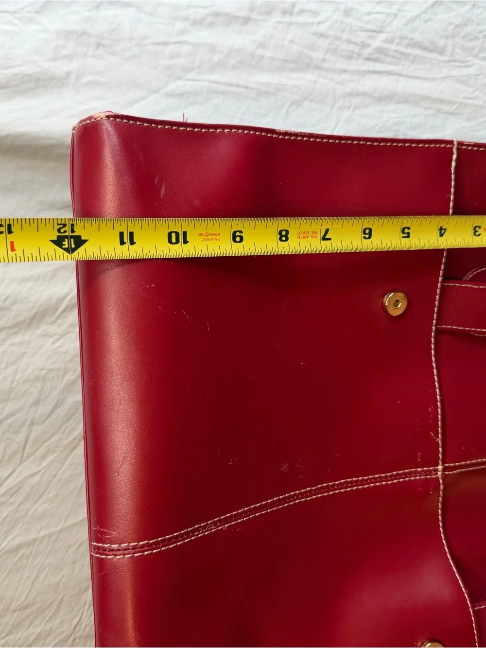 no brand spacious red