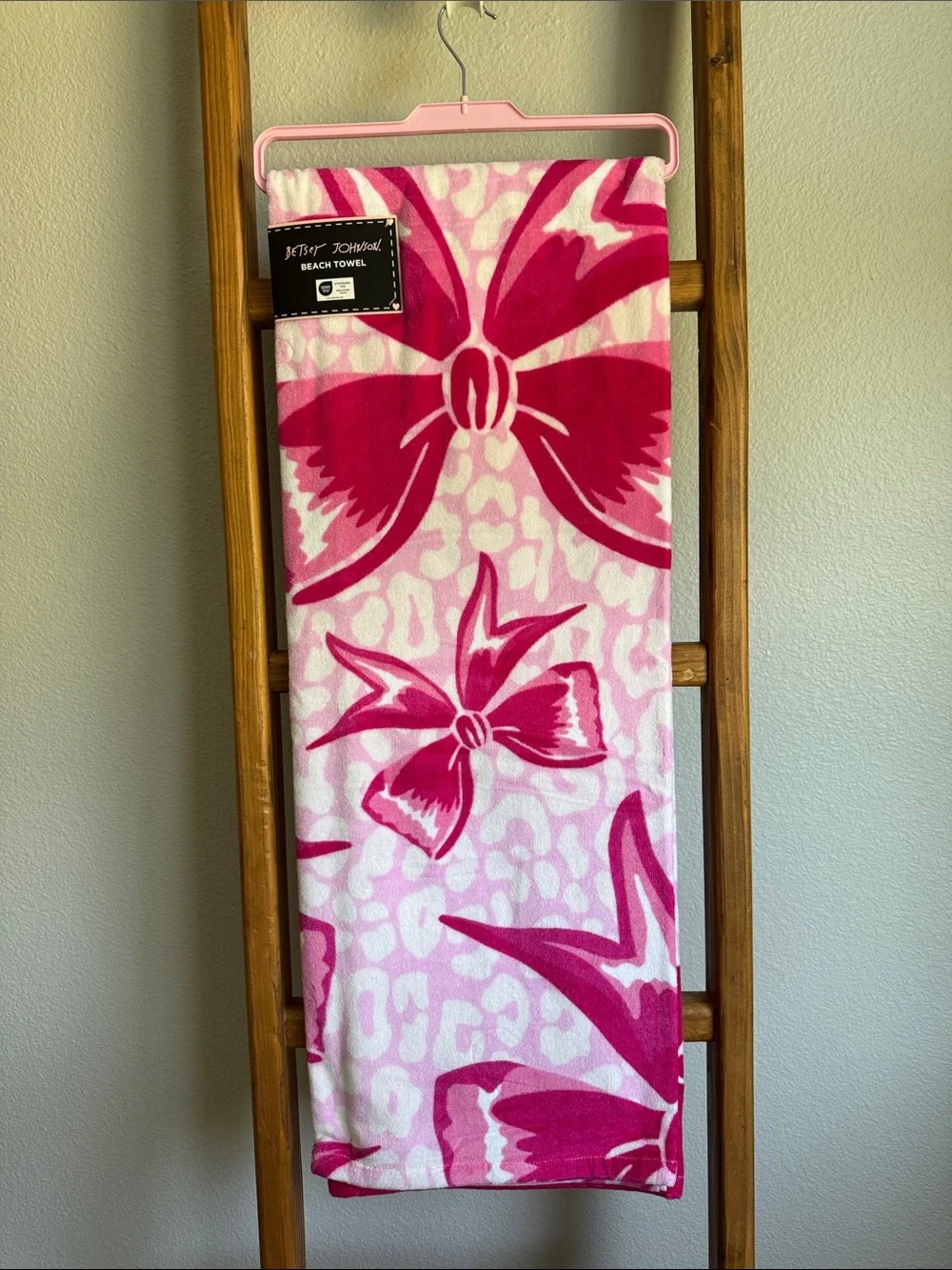 Betsey Johnson bring major