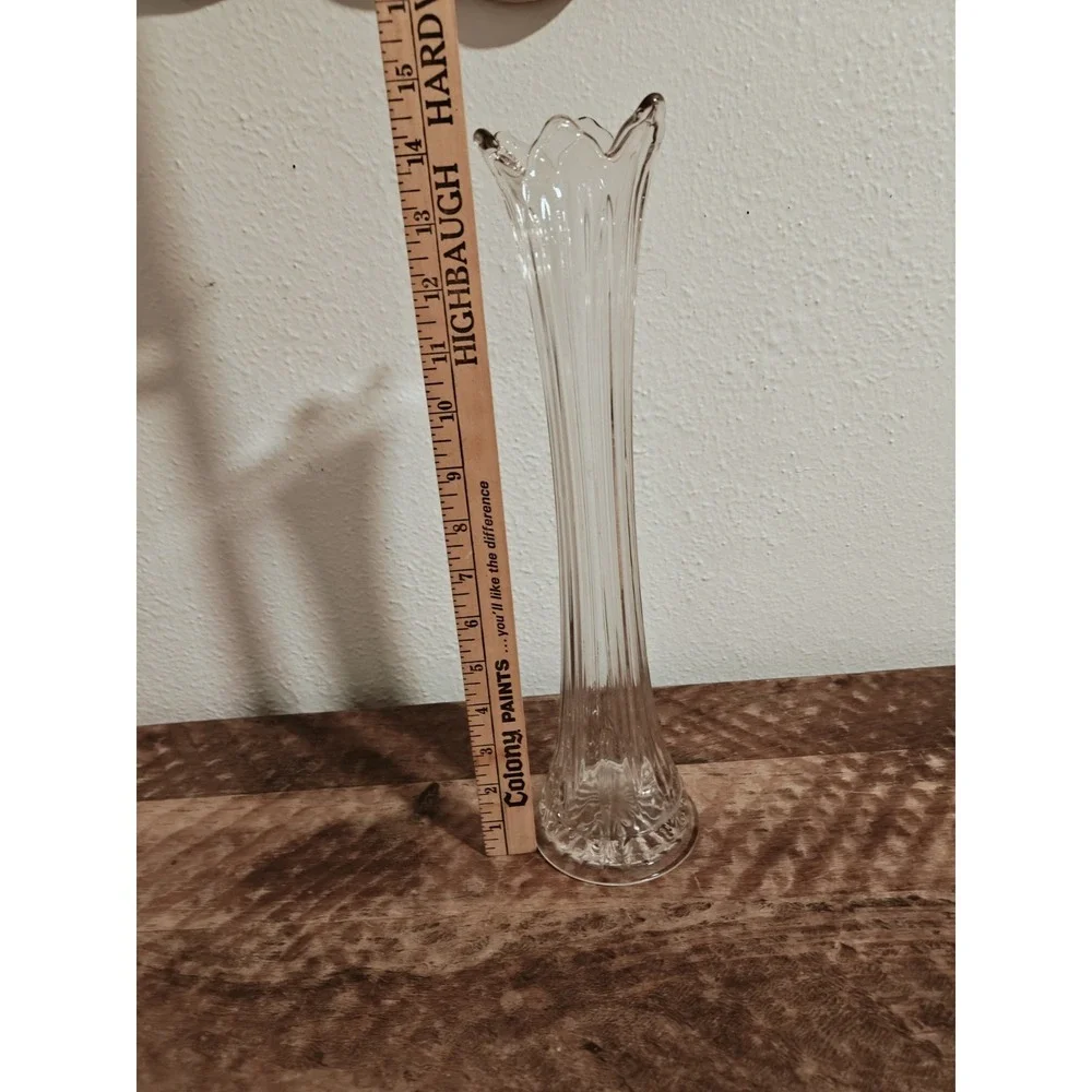 Vintage Clear Swung Glass Vase With Side Ribs Swing Style Petals