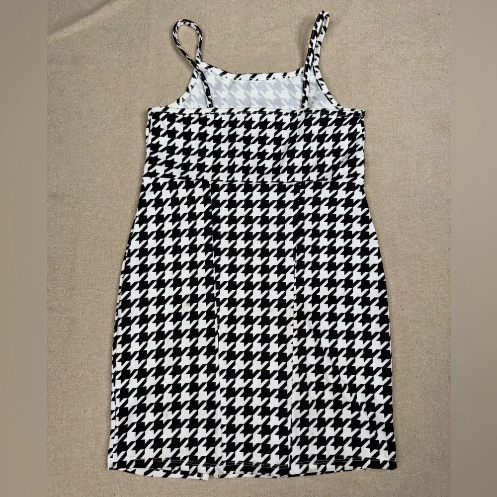 Between girls houndstooth