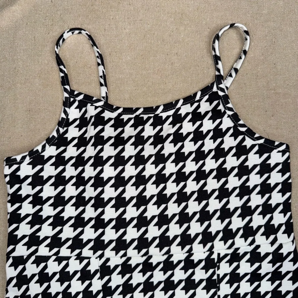 Between girls houndstooth