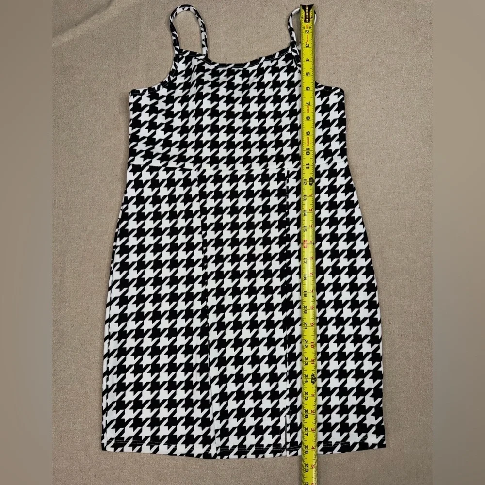 Between girls houndstooth