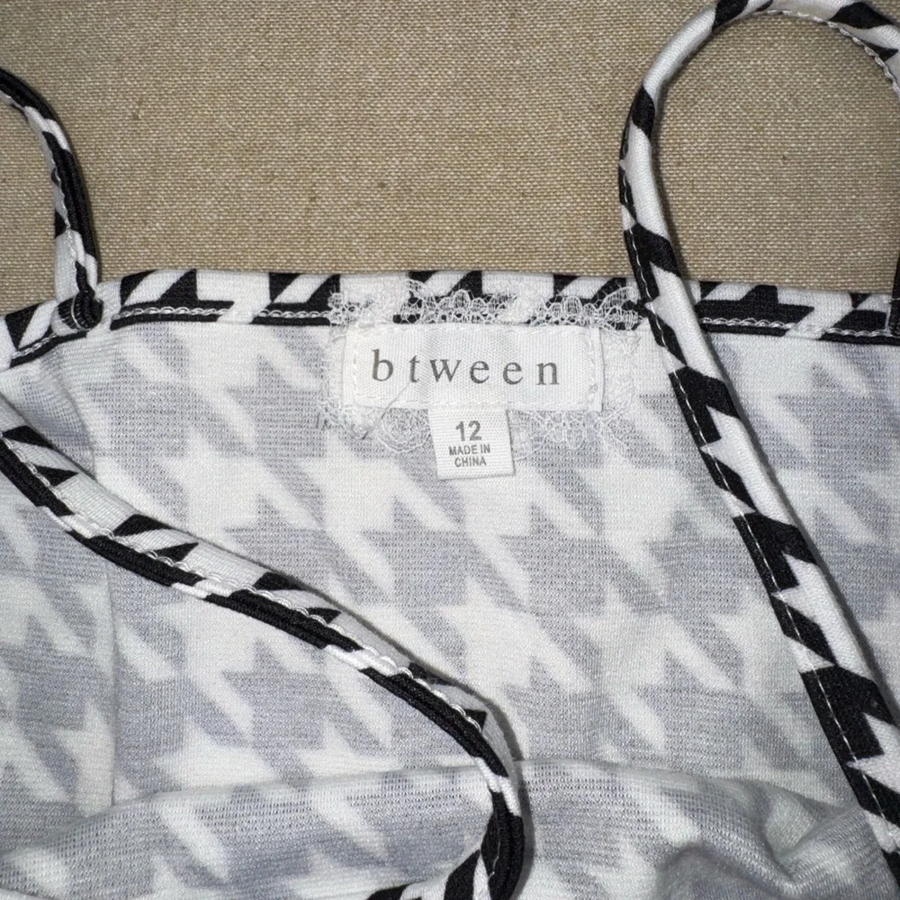 Between girls houndstooth