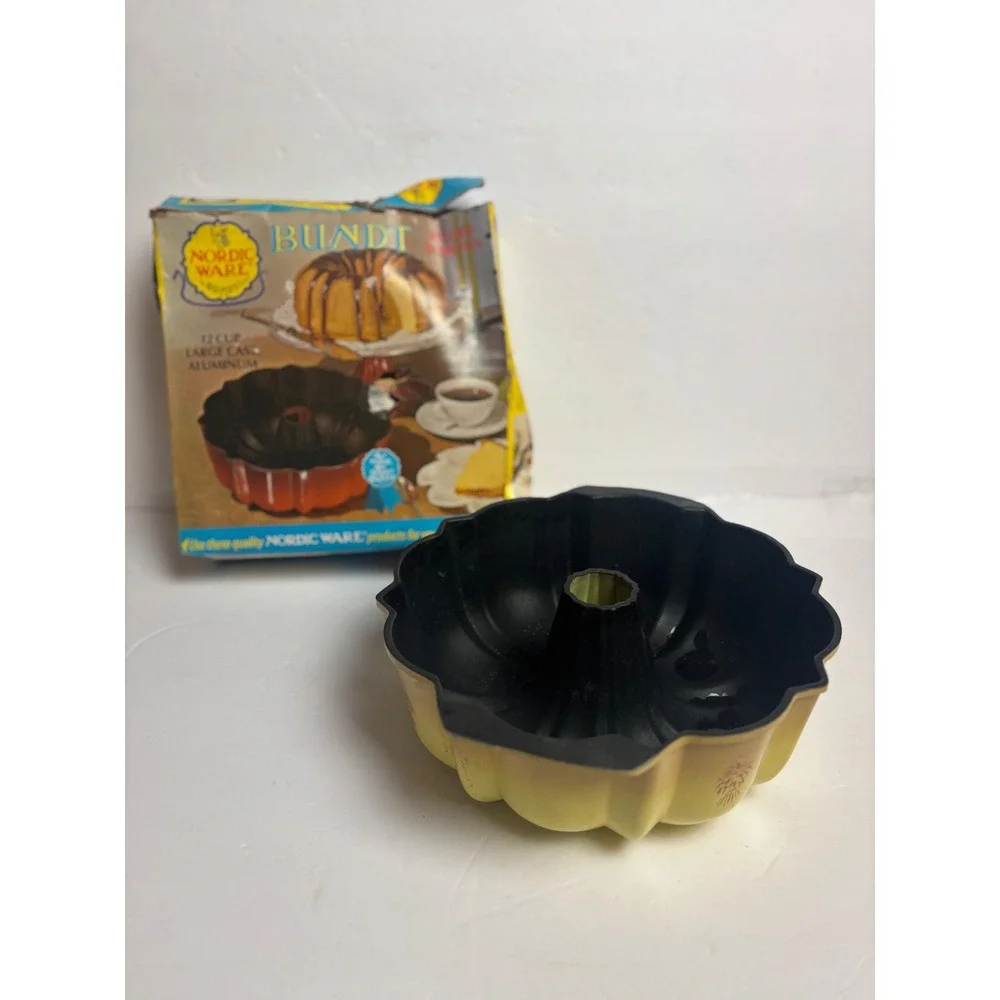 Vintage‎ Nordic Ware Bundt Pan 12 Cup Cast Aluminum Harvest Gold Yellow 70s Box