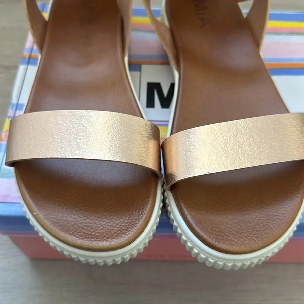 MIA KIDS Girls Champagne Gold Sz 4