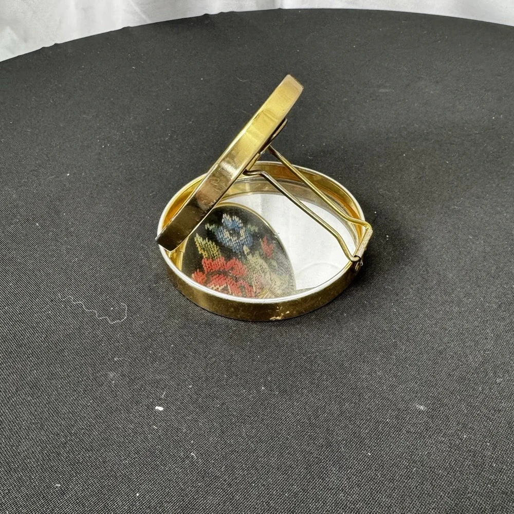 Vintage Ladies Fold Out‎ Mirror Compact with Stand Floral Pattern 251628