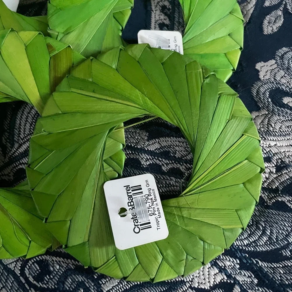 Crate & Barrel green Napkin Rings Tropic‎ Palm Natural lot 8 Handmade raffia NEW