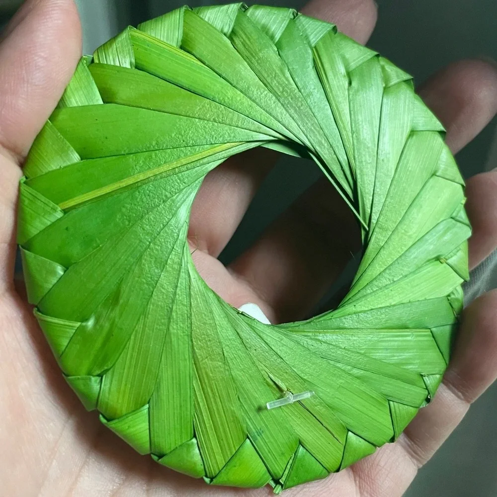 Crate & Barrel green Napkin Rings Tropic‎ Palm Natural lot 8 Handmade raffia NEW