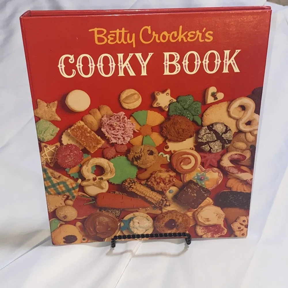 Betty‎ Crocker's Cooky Book Recipes Cookbook Hardcover 2002 Vintage Illustrated