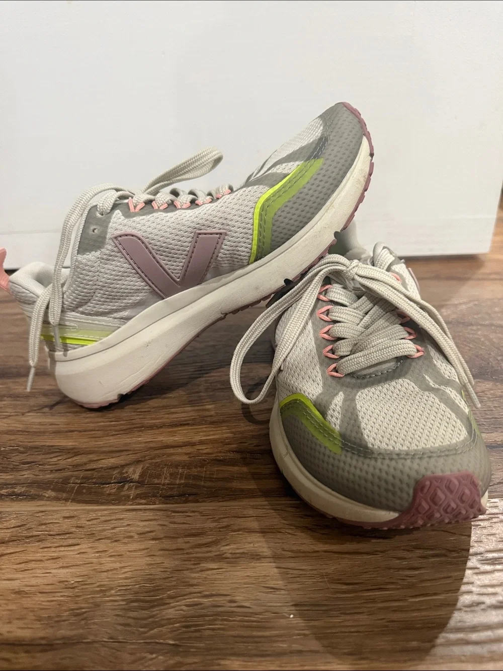Veja comfortable women