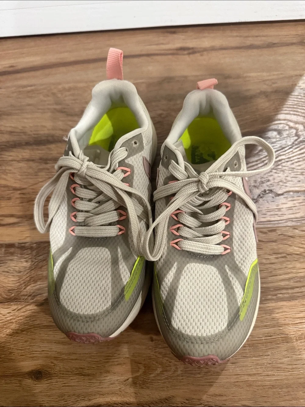 Veja comfortable women