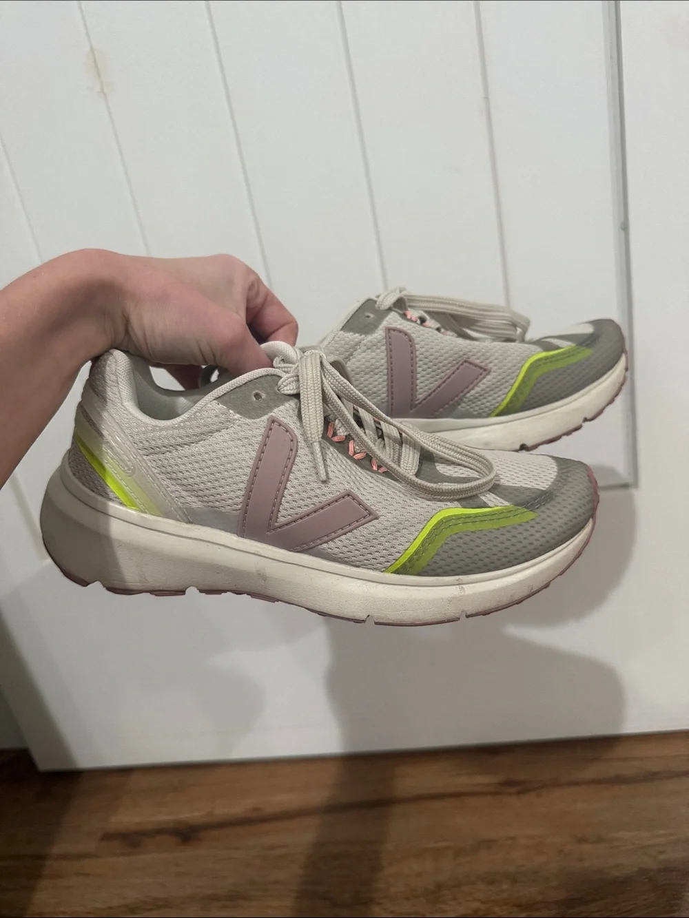 Veja comfortable women
