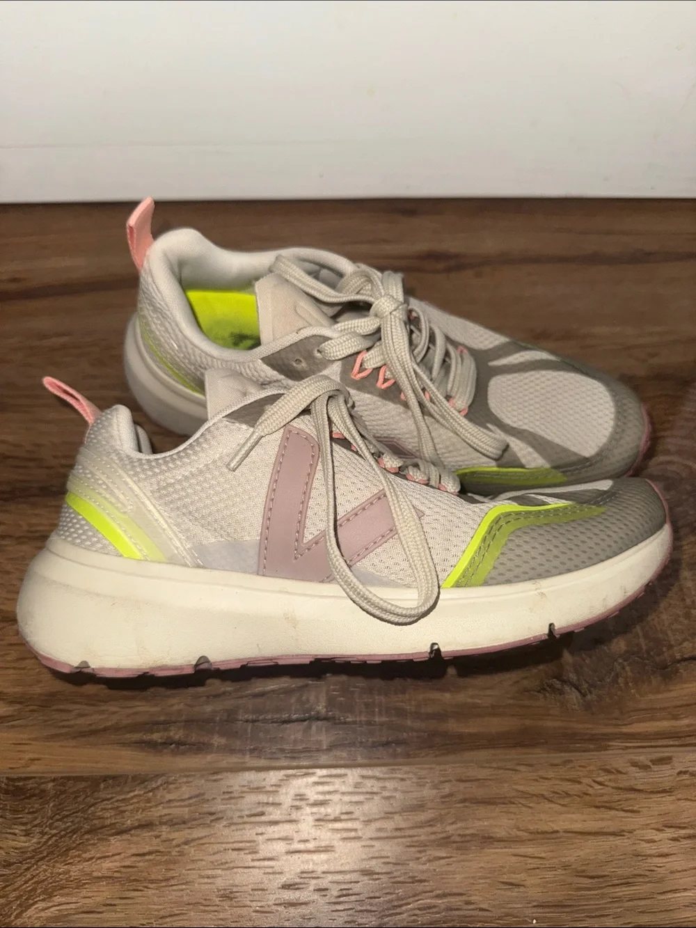 Veja comfortable women