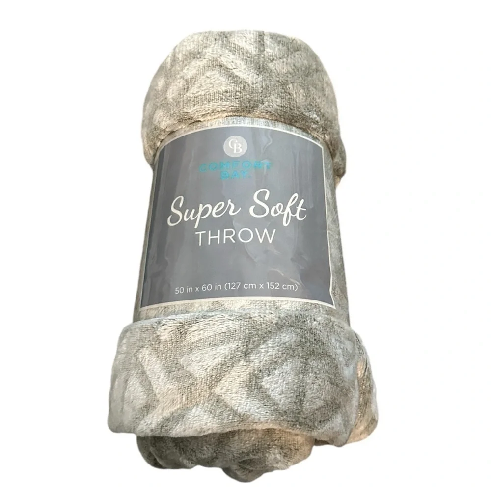 NWT Comfort Bay Super Soft Throw - Dark and Light Gray Plush Blanket