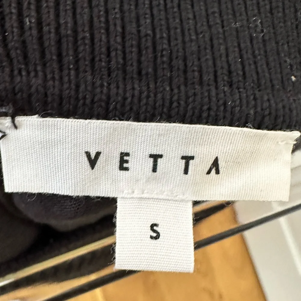 VETTA crochet knit