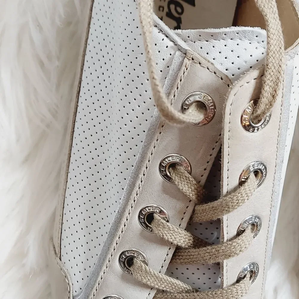 Semler white tan