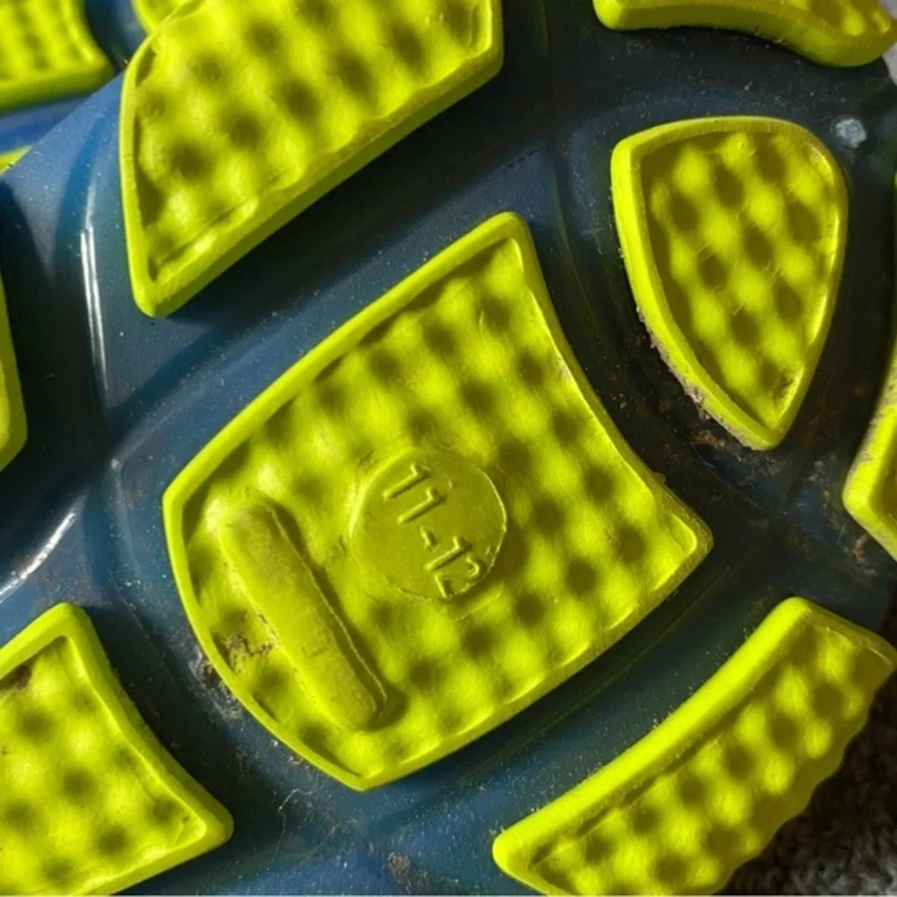 N/A water shoes