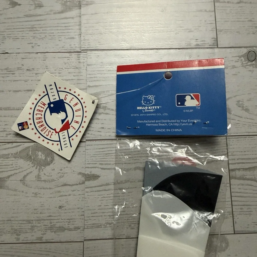 Sanrio / MLB brand new