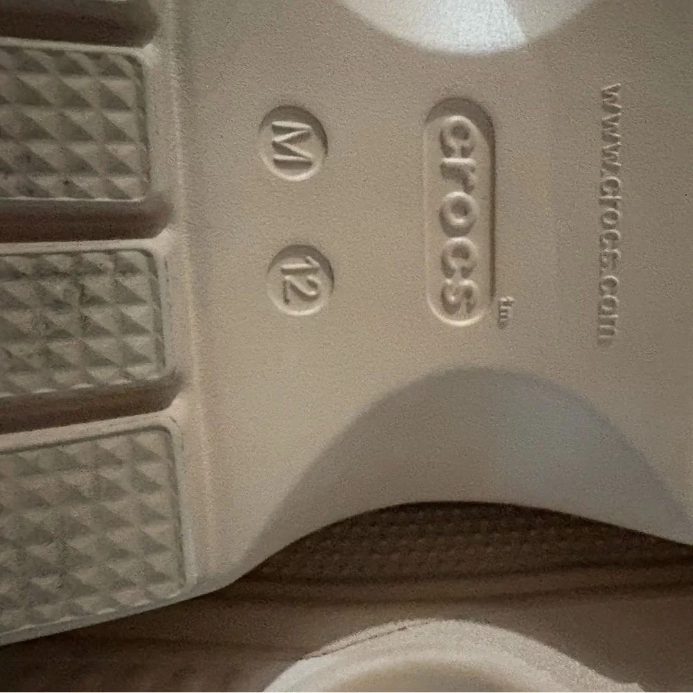 CROCS wear signs
