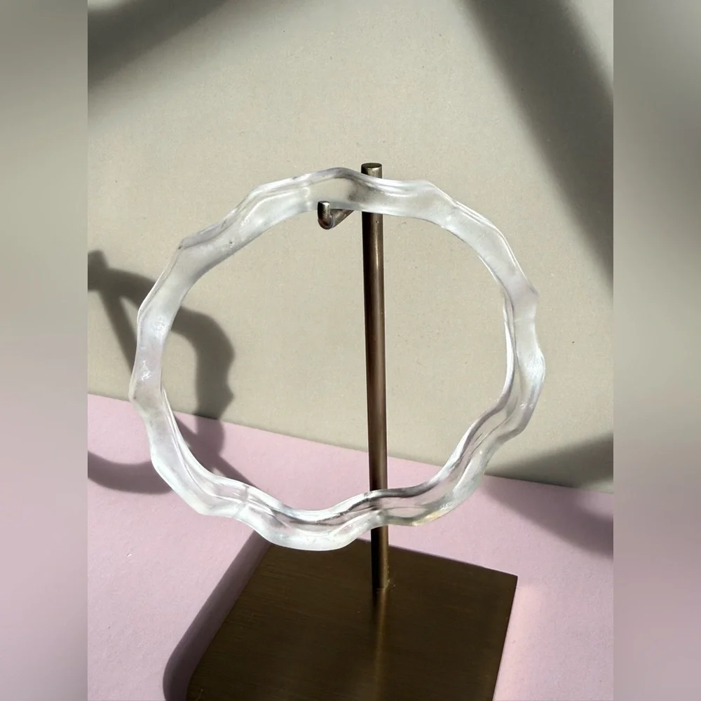 N/A modern clear