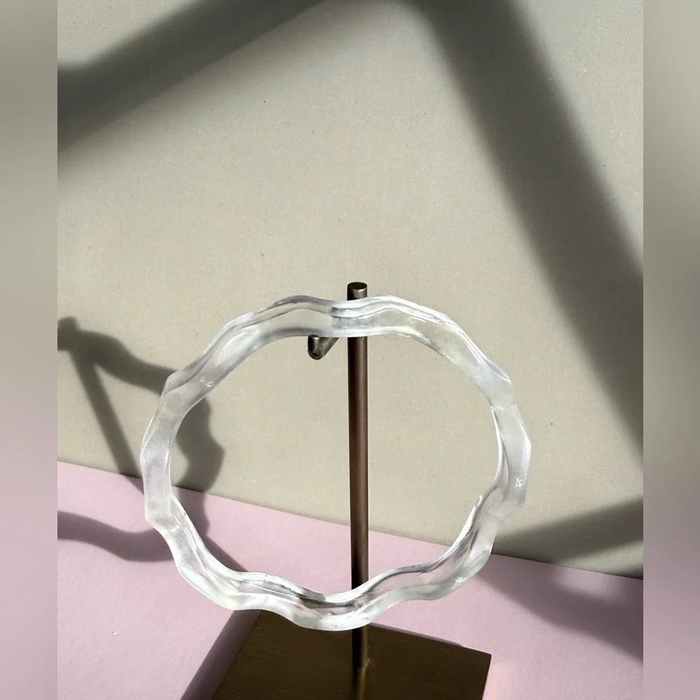N/A modern clear