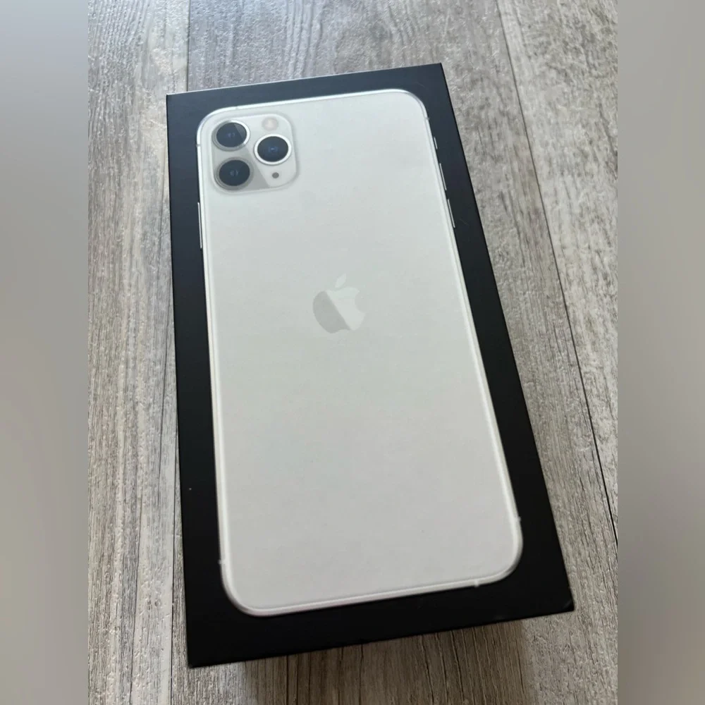 Apple iPhone 11 Pro Max Silver 64GB Box Only