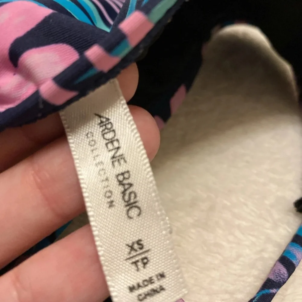 Ardene & Hula Honey top solid