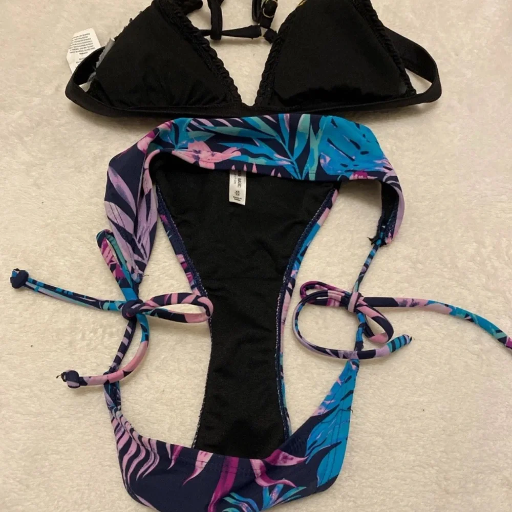 Ardene & Hula Honey top solid