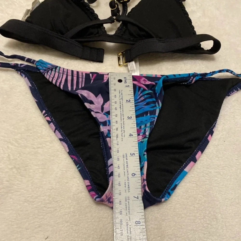 Ardene & Hula Honey top solid
