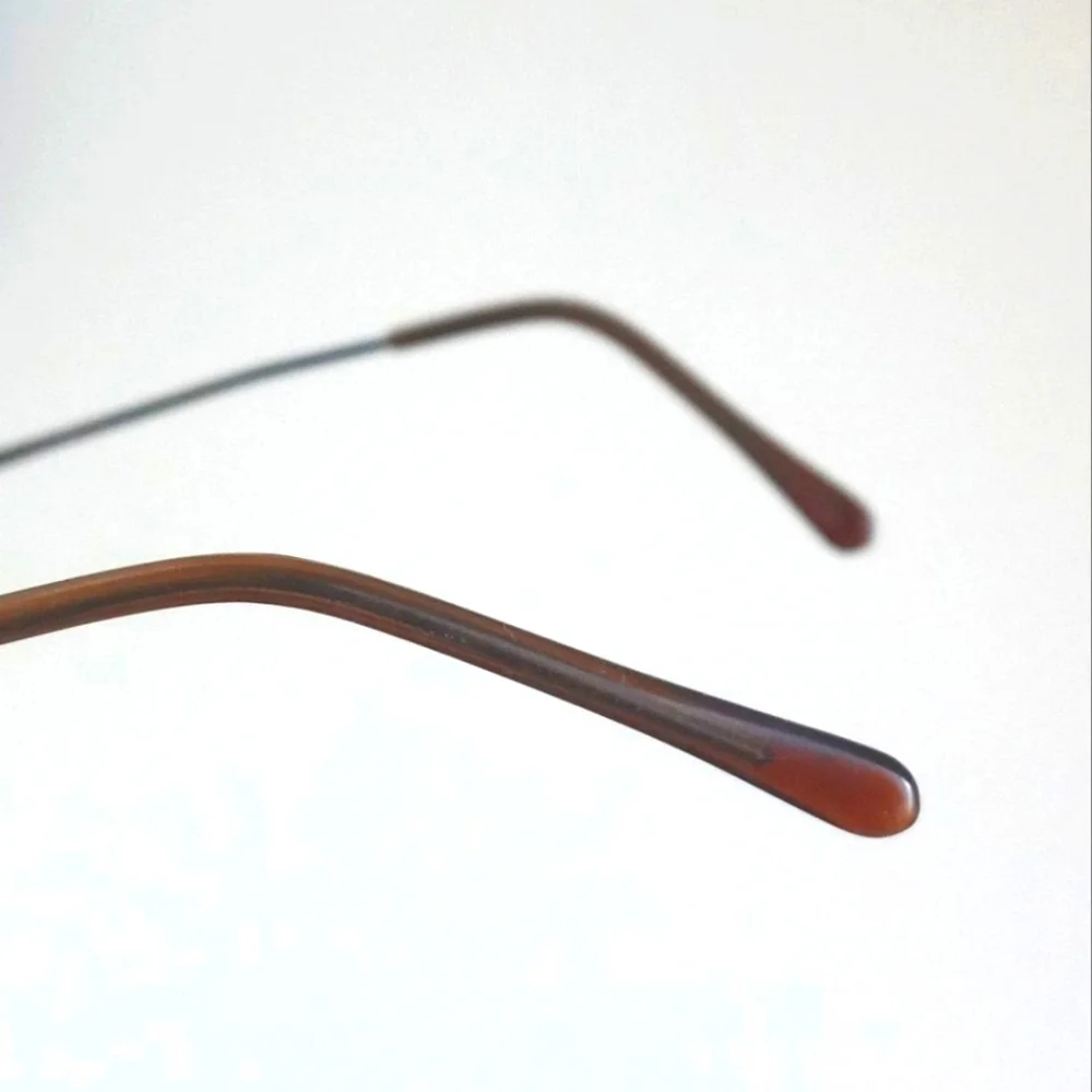 Vintage oval reader