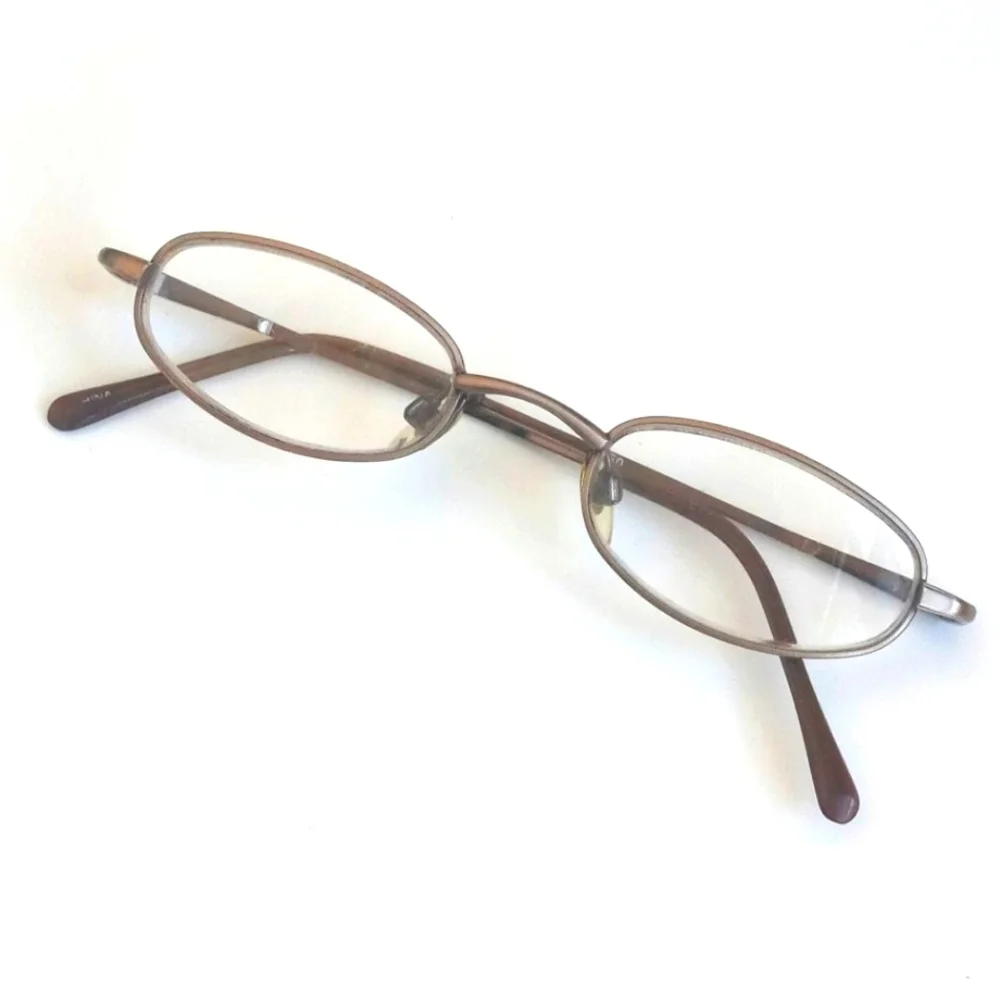Vintage oval reader