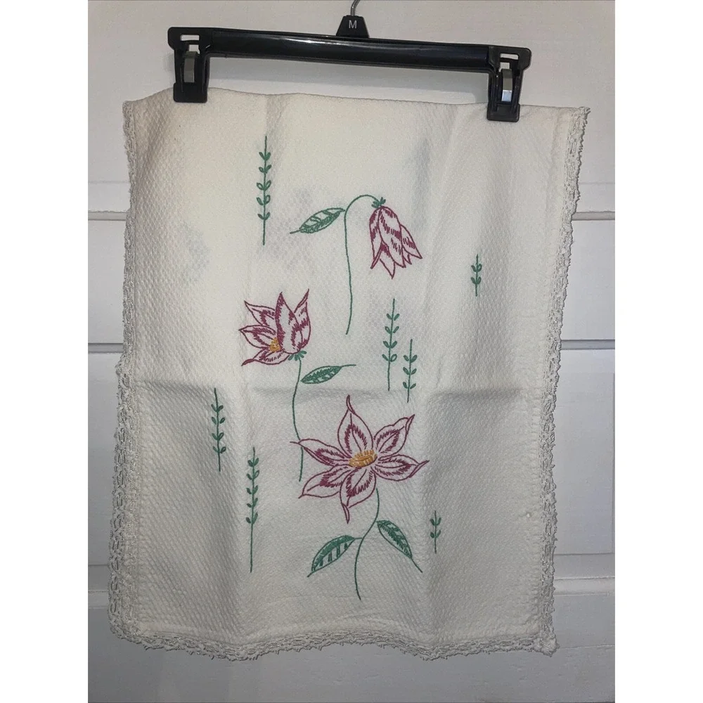 Lovely Vintage Embroidered Table Runner Dresser Cover Scarf With Crochet‎ Trim