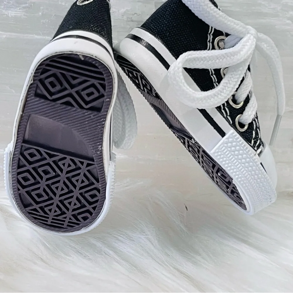 - mini sneakers