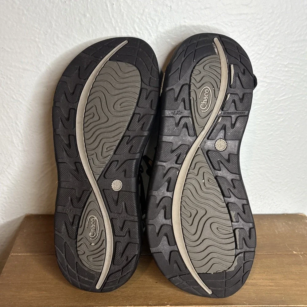 Chaco black white