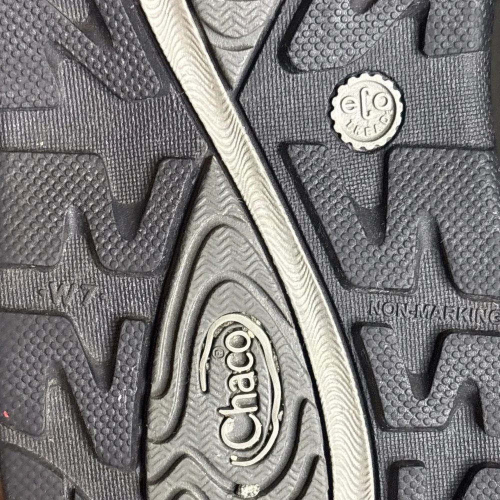 Chaco black white