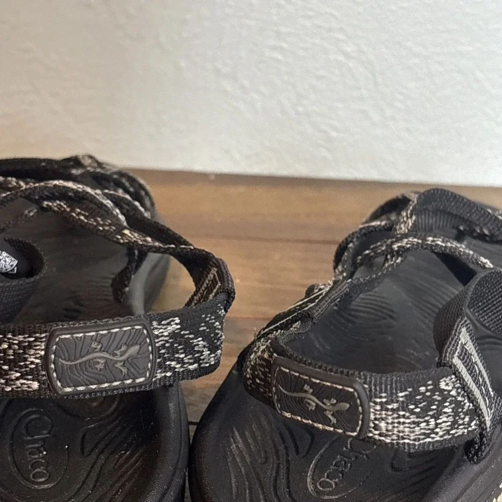 Chaco black white