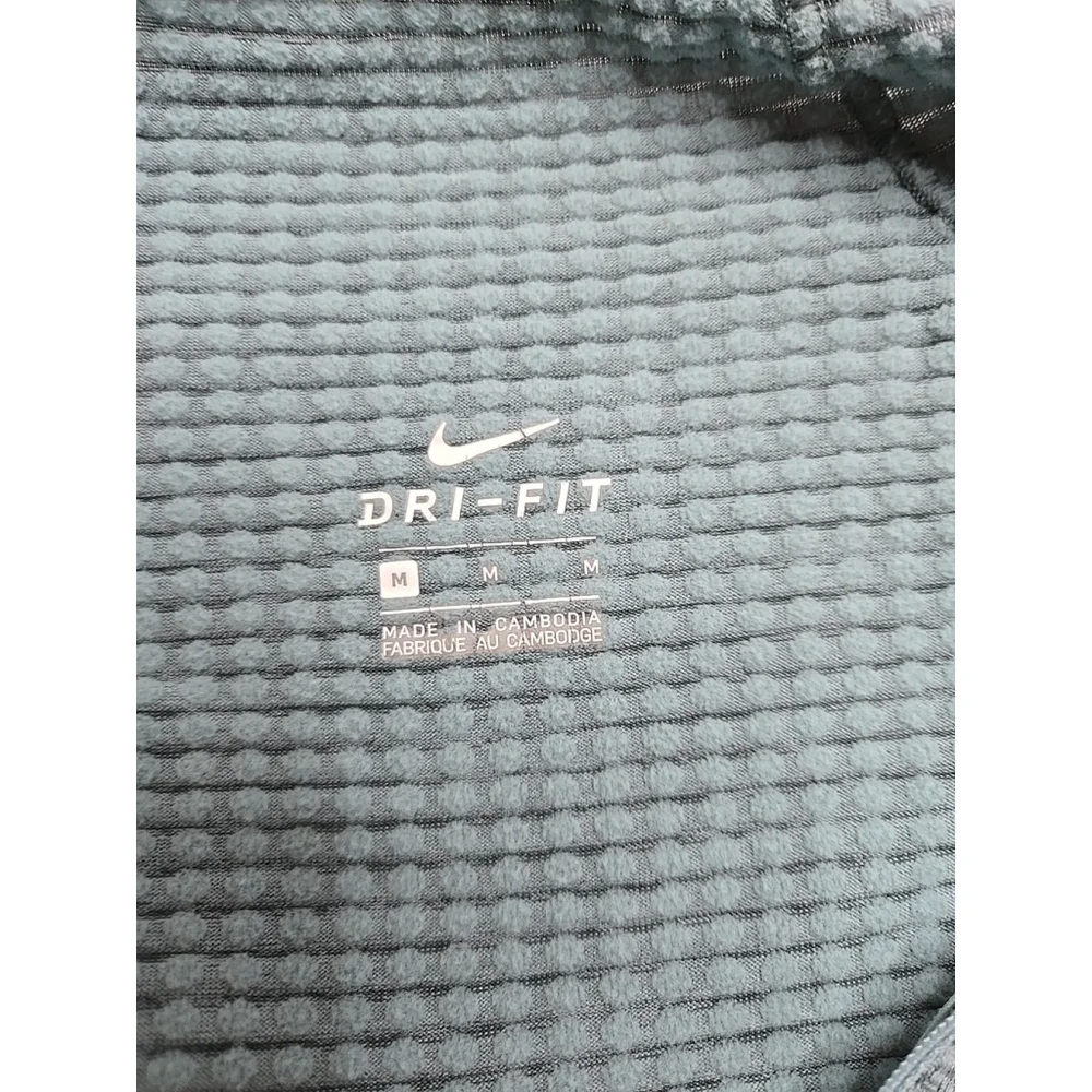 Nike below zip