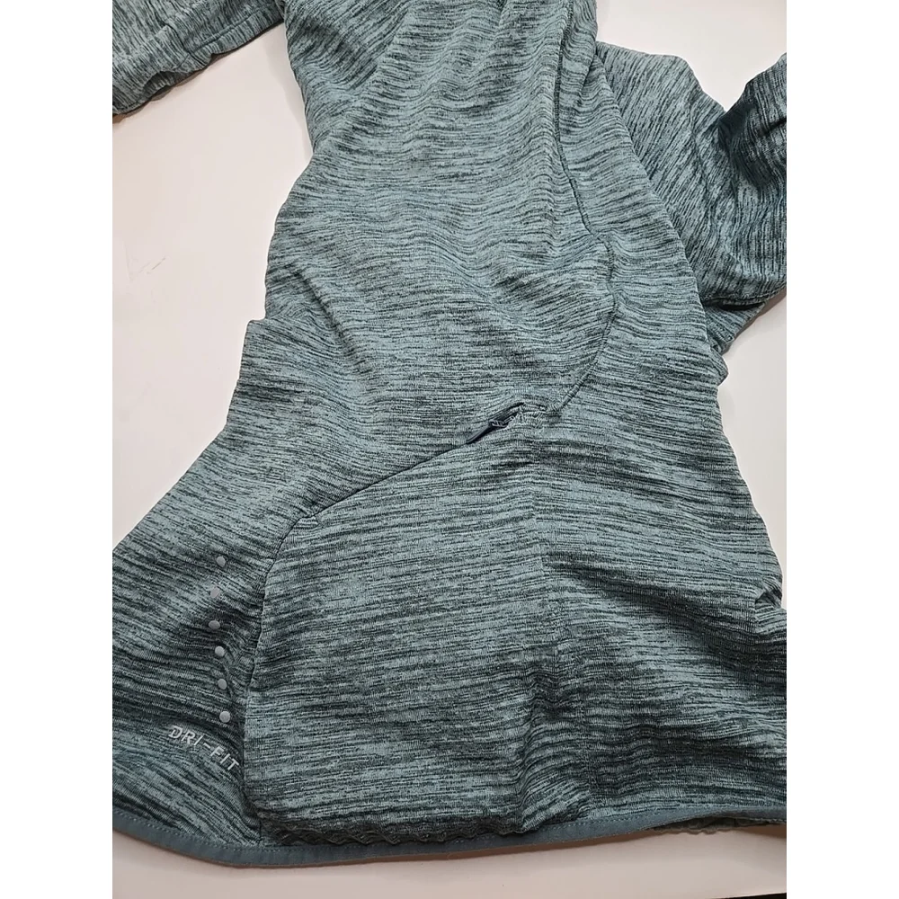Nike reasonable neck