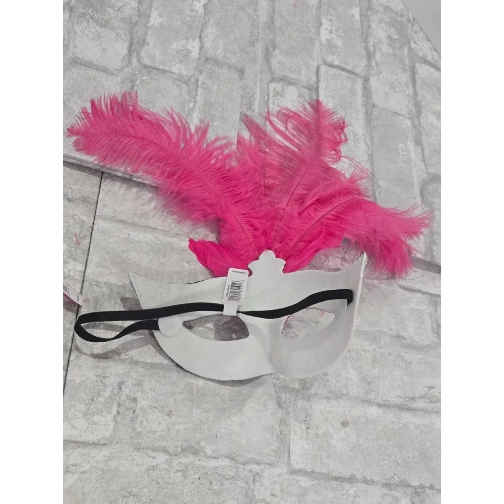 The Unbranded Brand masks your