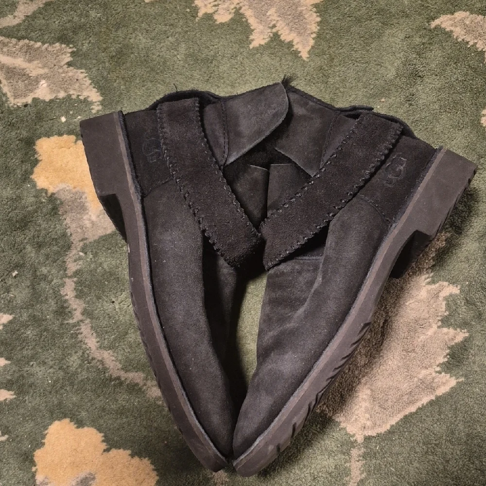 cozy black