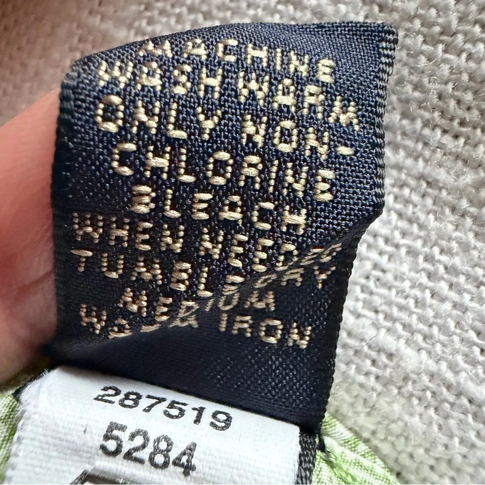 Banana Republic brand banana