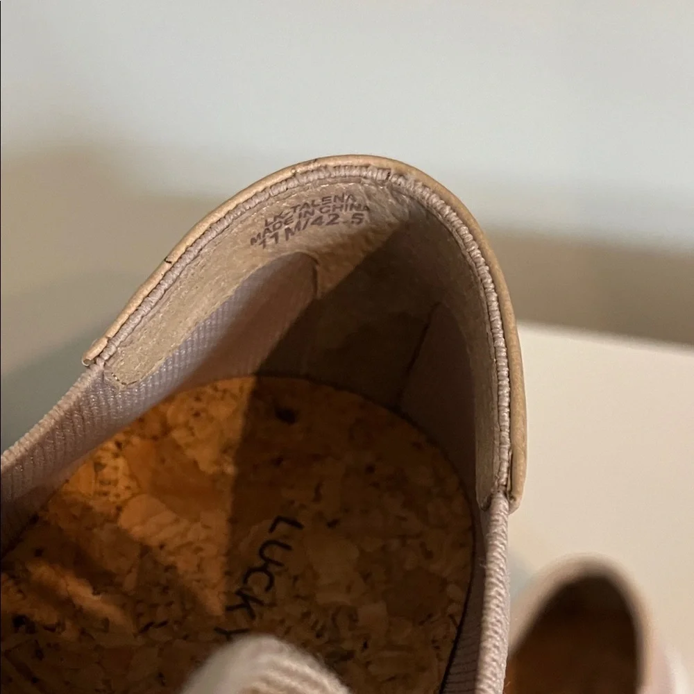 Lucky Brand Women Taupe Knit Lace-Up Sneakers Combine with‎ style and comfort