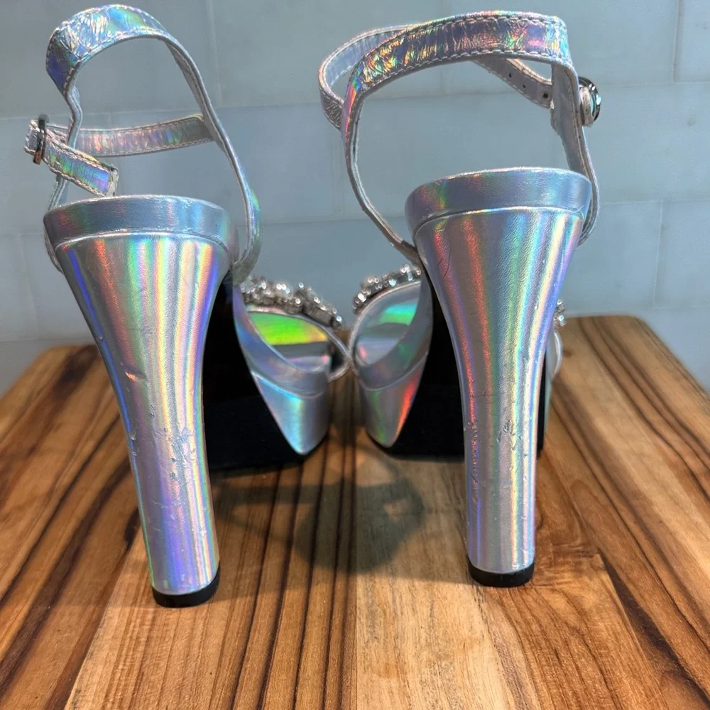 Karl Lagerfeld statement platform