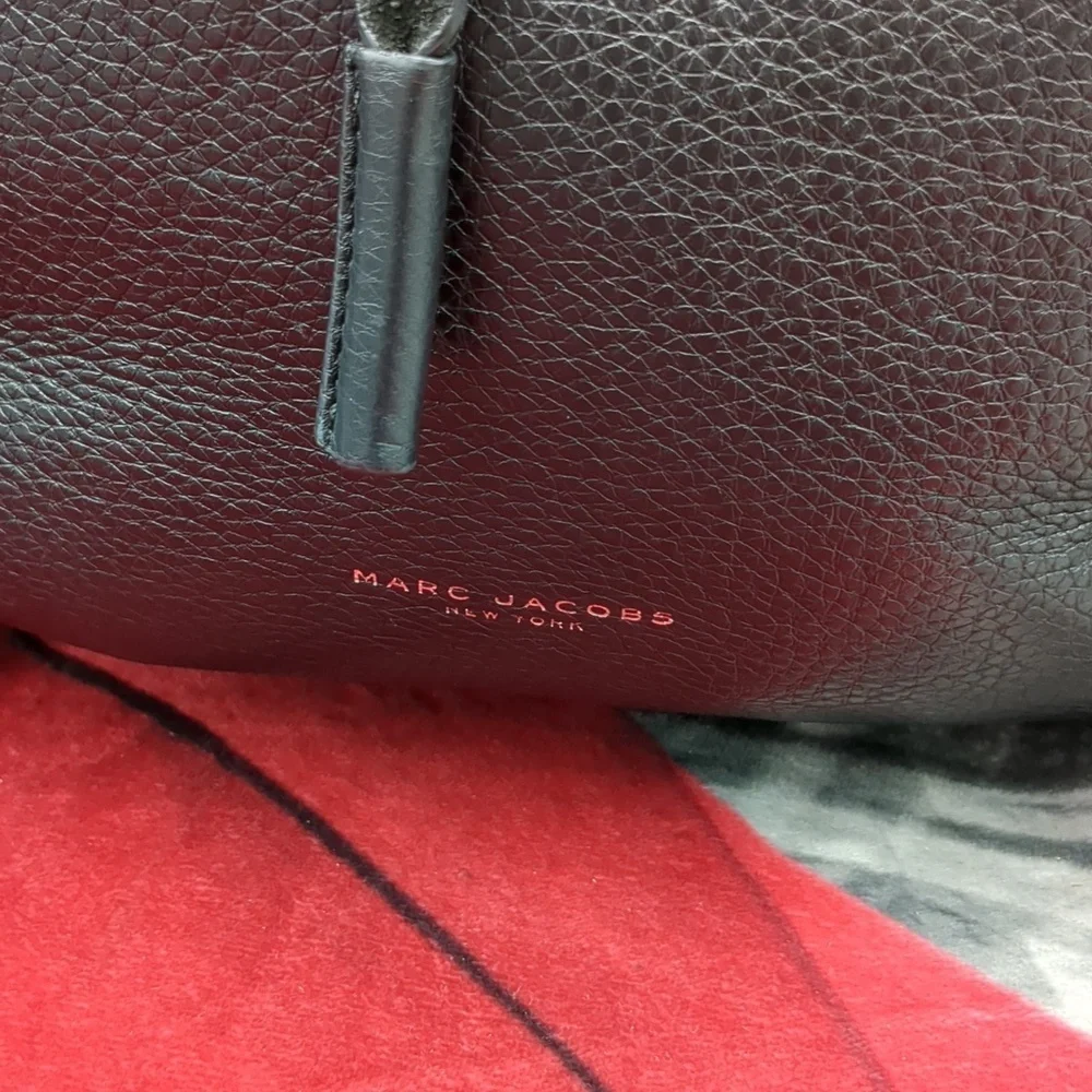 Marc Jacobs black pebble