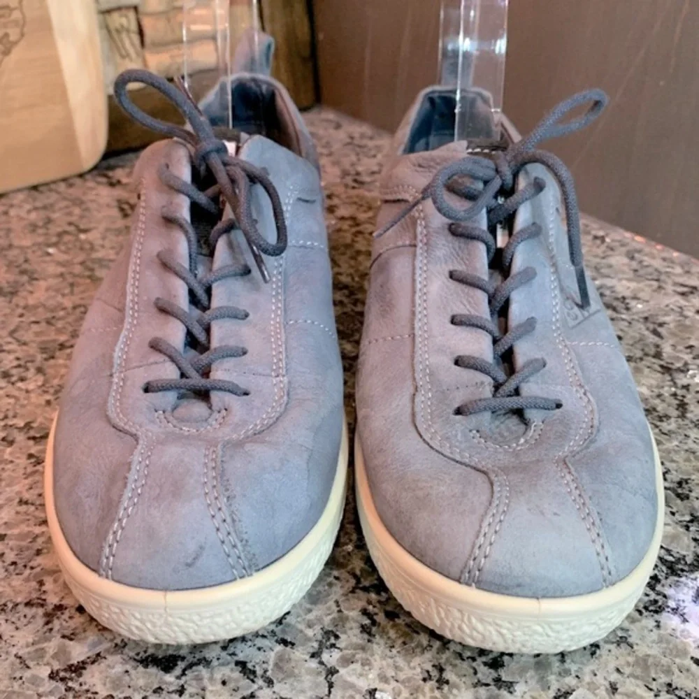 Ecco size 39
