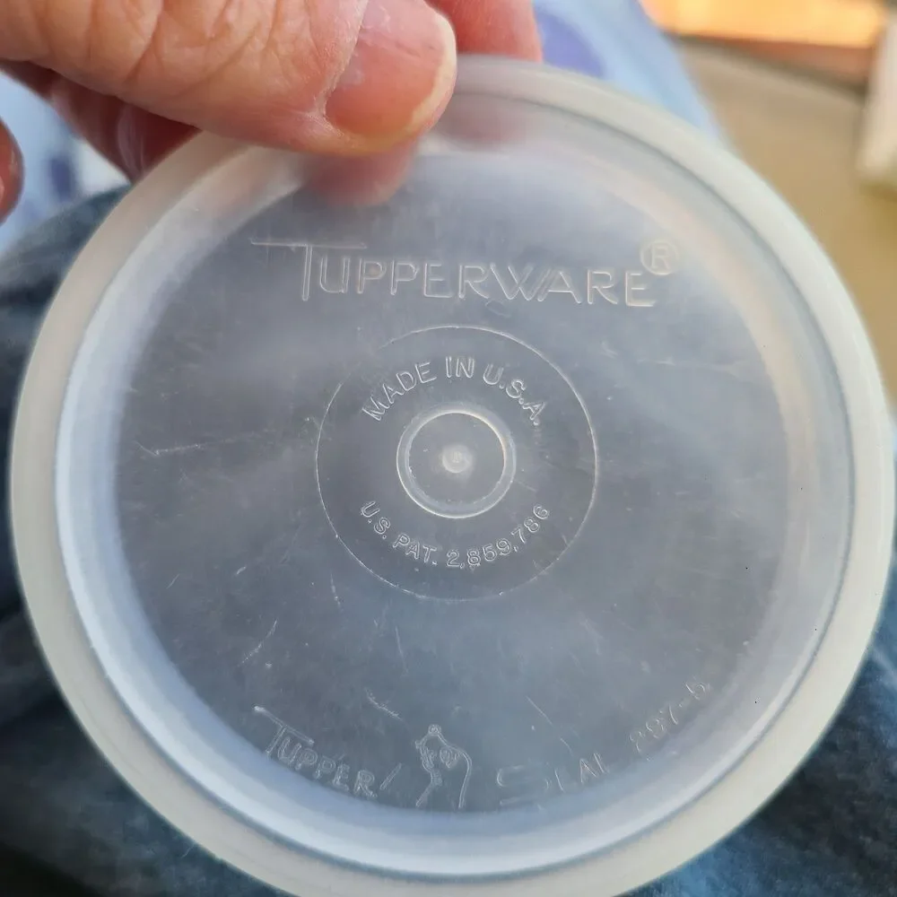 Tupperware kitchen cakes