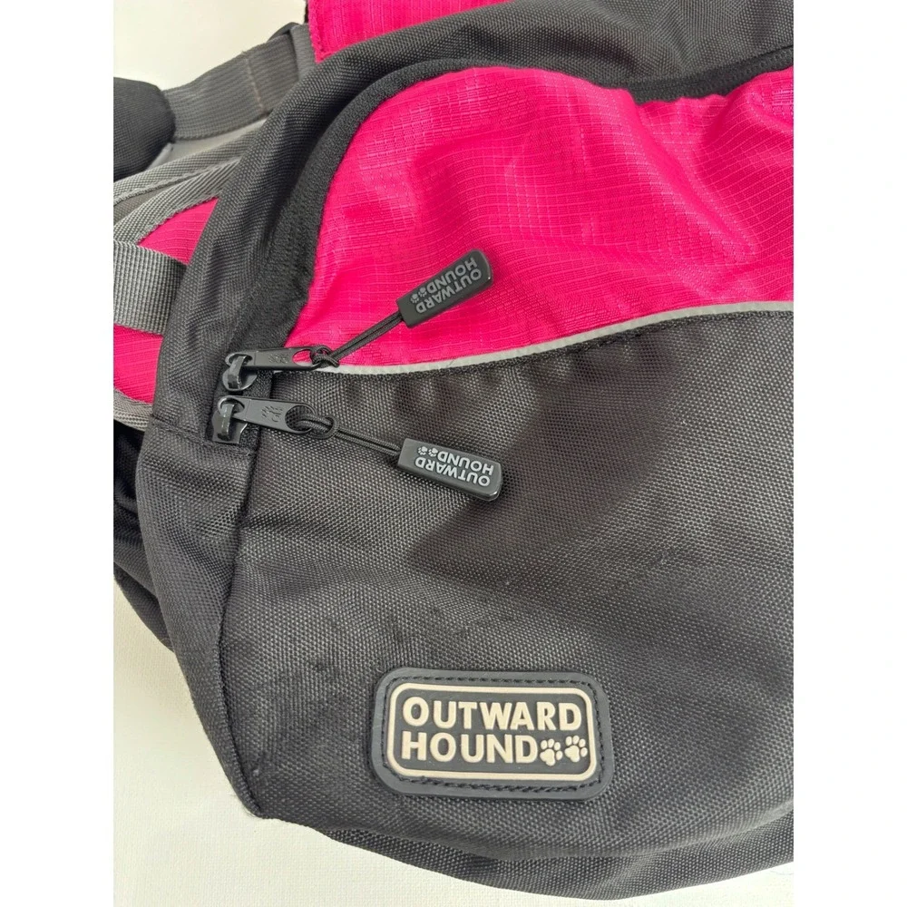 Outward Hound handle provides