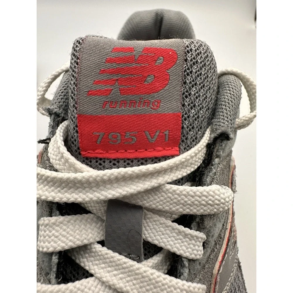 New Balance‎ Womens Sneaker Size 8.5B 795 v1Comfort with Ultra comfort