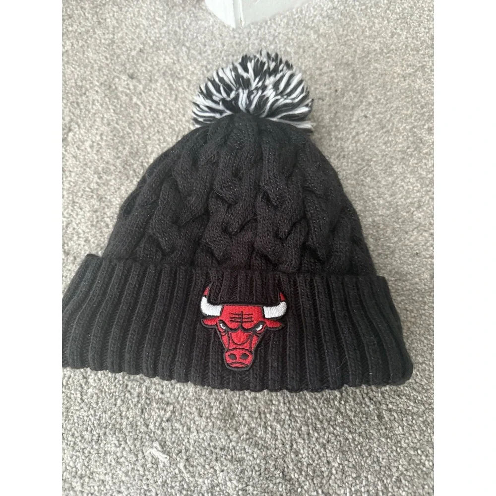 CHICAGO BULLS NBA BASKETBALL NEW ERA‎ KNIT LINED POM BEANIE HAT CAP Women's