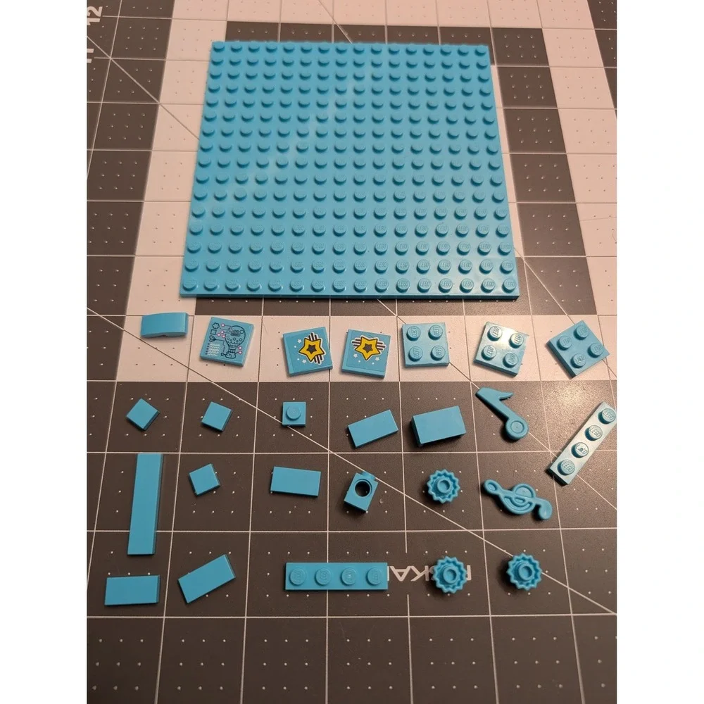 Lego‎ Turquoise Blue Plate music notes flower base 25 pieces misc replacement